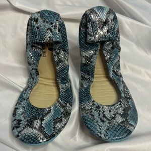 The Storehouse Flats Glacier Snakes Snakeskin Leather Foldable Flats, size 10